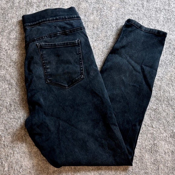 Gloria Vanderbilt Avery Pull On Slimming Jeans Women's Size 12 Gray Straight Leg - Picture 1 of 11